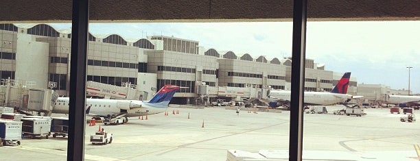 Международный аэропорт Майами (MIA) is one of Florida.