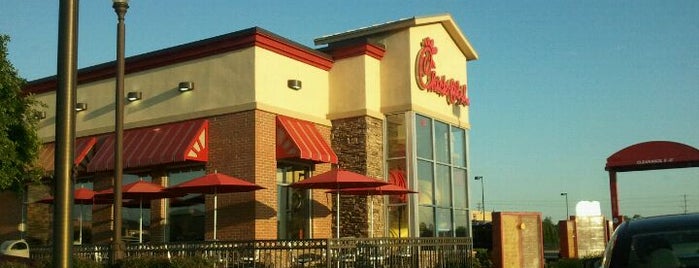 Chick-fil-A is one of Tempat yang Disukai Bella.