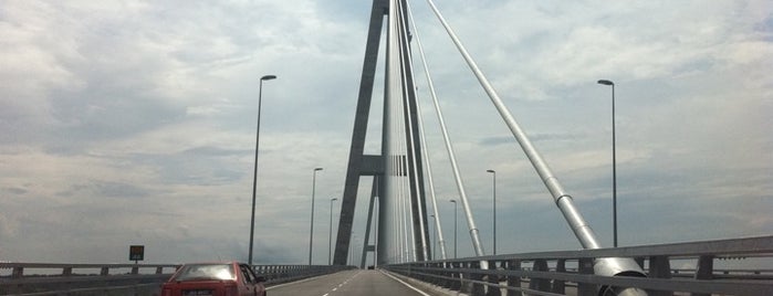 Sungai Johor Bridge (Jambatan Sungai Johor) is one of JB Driveabout.