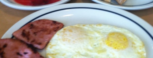IHOP is one of Pauletteさんのお気に入りスポット.