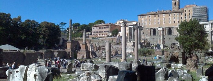 포룸 로마눔 is one of Da non perdere a Roma.