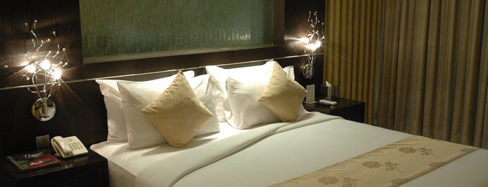 FM7 Resort Hotel Cengkareng is one of My Spotting Hotels List 😴📷✈️.