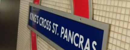 King's Cross St. Pancras London Underground Station is one of Darlene 님이 저장한 장소.