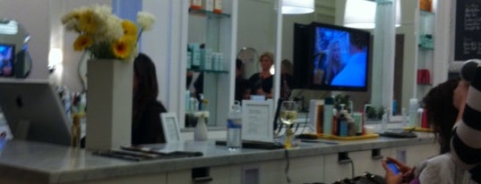 Drybar is one of Location from Entourage Season 8.