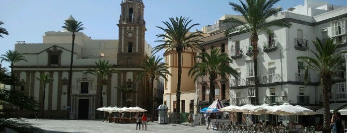 Iglesia de Santiago Apóstol is one of Andalucía: Cádiz.