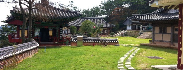 신흥사 (新興寺) is one of Buddhist temples in Honam.