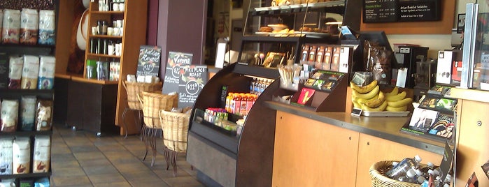 Starbucks is one of สถานที่ที่ Abi ถูกใจ.