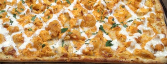 Garlic New York Pizza Bar is one of Posti che sono piaciuti a Jason.