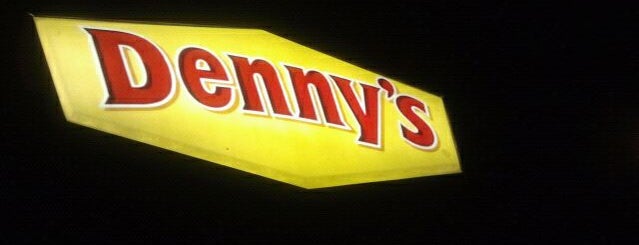 Denny's is one of 🖤💀🖤 LiivingD3adGirlさんのお気に入りスポット.