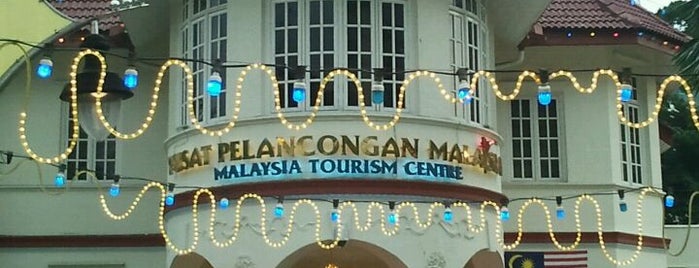 Saloma Theatre Restaurant is one of Guide to Kuala Lumpur's best spots.