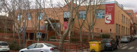 Centro Sociocultural Claudio Rodríguez is one of Todas las Bibliotecas de Madrid.