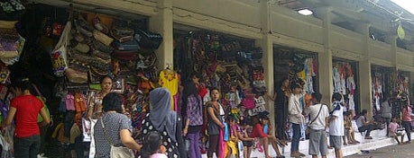 Guwang Art Market is one of Shopping in Sukawati-Gianyar.