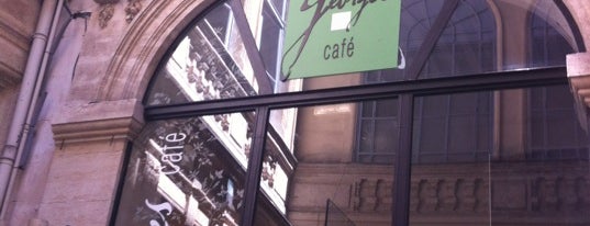 Georges Café is one of Kristinaさんのお気に入りスポット.