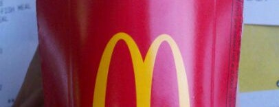 McDonald's is one of Locais curtidos por Michelle.