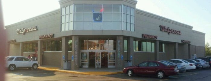 Walgreens is one of สถานที่ที่ Christina ถูกใจ.
