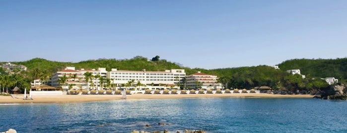 Dreams Resorts & Spas is one of สถานที่ที่ Ely ถูกใจ.