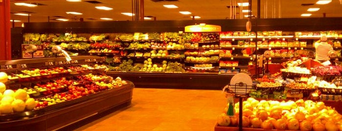 Giant Eagle Supermarket is one of สถานที่ที่บันทึกไว้ของ Cristinella.