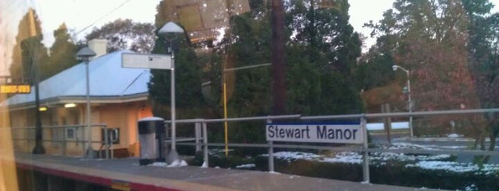 LIRR - Stewart Manor Station is one of สถานที่ที่ Hilal ถูกใจ.