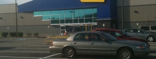 Best Buy is one of Lieux qui ont plu à Terri.