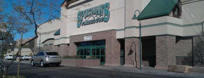 Sportsman's Warehouse is one of Tempat yang Disukai Scott.