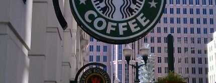 Starbucks is one of Tempat yang Disukai Scott.