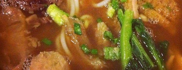Chinatown Beef Noodle @ Food Republic, Vivocity is one of Posti salvati di Jim.