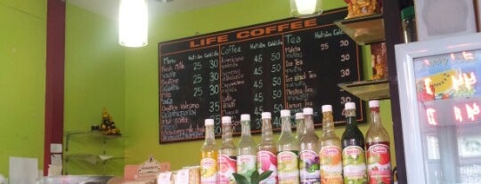 Life Coffee is one of Places that sell Cookie Dutch.