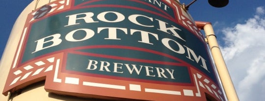 Rock Bottom Restaurant & Brewery is one of Adam'ın Beğendiği Mekanlar.