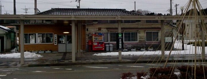 Hon-Tsubata Station is one of JR七尾線・のと鉄道.