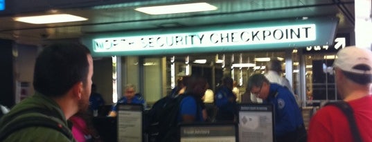 Terminal 3 South Security Checkpoint is one of Locais curtidos por Matthew.