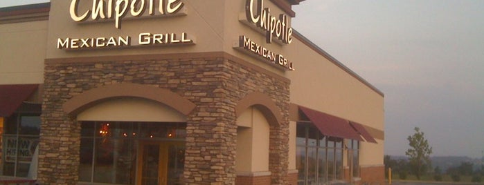 Chipotle Mexican Grill is one of Cristinella's Saved Places.