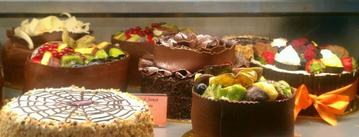 Patisserie Valerie is one of Frauさんのお気に入りスポット.