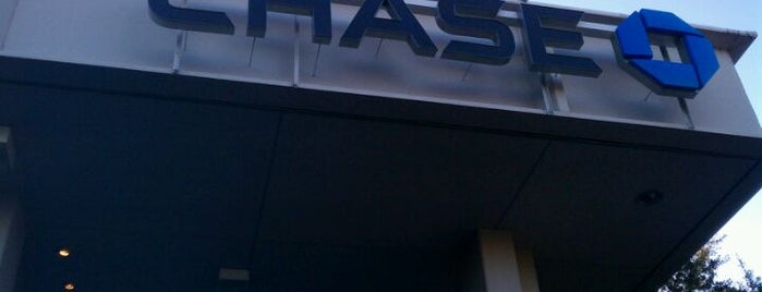 Chase Bank is one of Tempat yang Disukai Oliver.