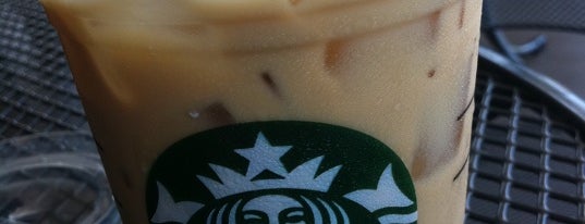 Starbucks is one of Locais curtidos por Phillip.