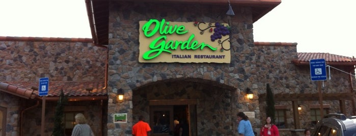 Olive Garden is one of สถานที่ที่ Chester ถูกใจ.