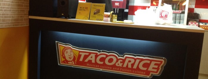 Taco&Rice is one of Tempat yang Disukai Shelly.