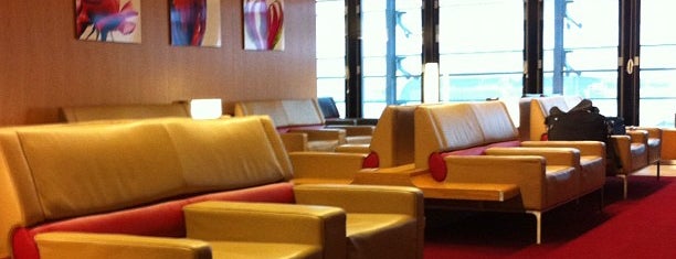 Air France Lounge is one of Lugares favoritos de IrmaZandl.