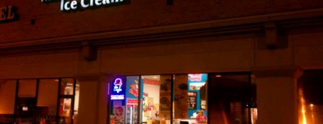 MaggieMoo's Ice Cream and Treatery is one of สถานที่ที่ Fatih ถูกใจ.