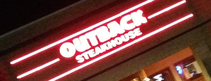 Outback Steakhouse is one of Lieux qui ont plu à Kyra.