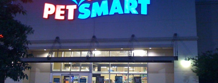 PetSmart is one of สถานที่ที่ Giovo ถูกใจ.