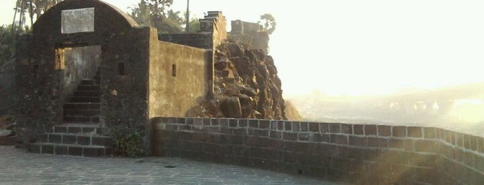 Castella de Aguada (Bandra Fort) is one of Enjoy the Suburbs: Anti-Consumption style.