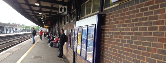 Didcot Parkway Railway Station (DID) is one of Lugares favoritos de Christina.