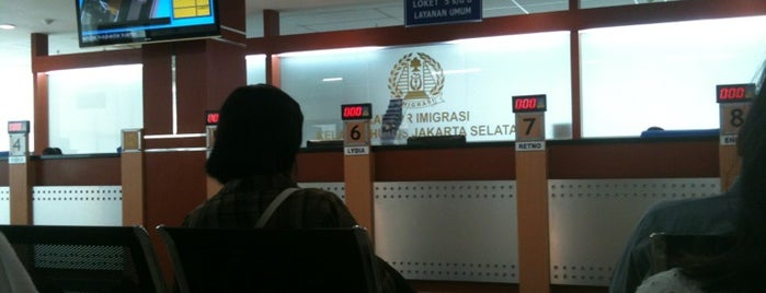 Kantor Imigrasi Kelas I Khusus Jakarta Selatan is one of waiting room.