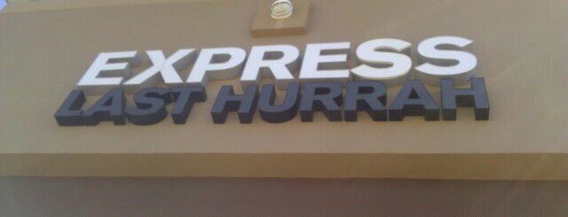 Express Factory Outlet is one of Tempat yang Disukai Mariana.
