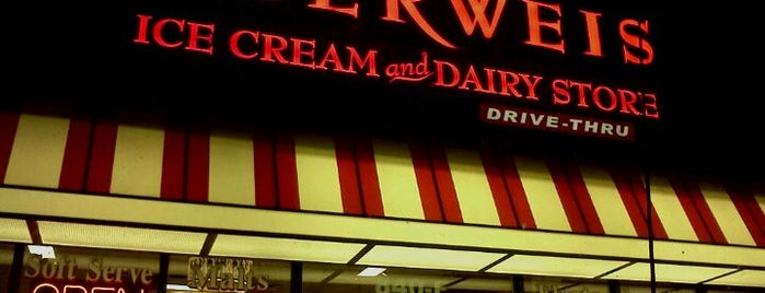 Oberweis Dairy is one of Lisaさんのお気に入りスポット.