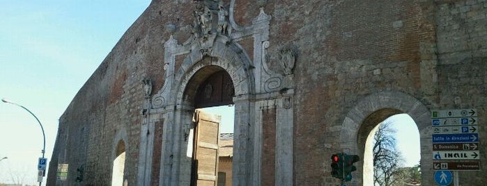 Porta Camollia is one of Siena (Sienna).