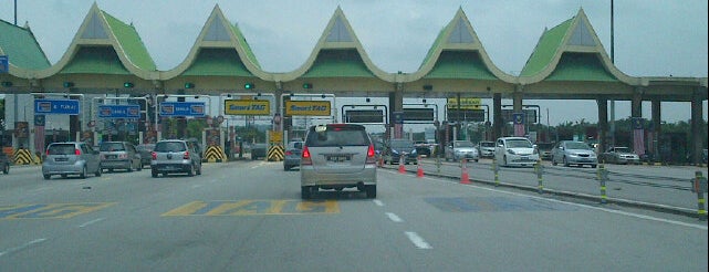 Plaza Tol Juru is one of สถานที่ที่บันทึกไว้ของ ꌅꁲꉣꂑꌚꁴꁲ꒒.