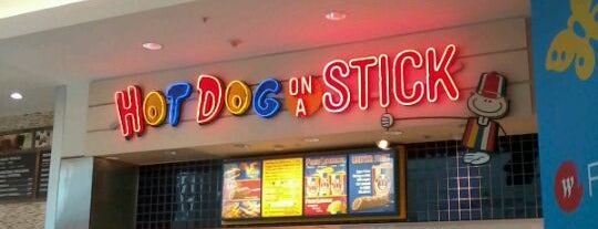 Hot Dog on a Stick is one of Posti che sono piaciuti a Dee Phunk.