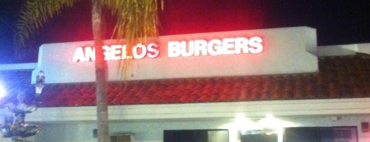 Angelo's Burgers is one of สถานที่ที่ Stephen ถูกใจ.