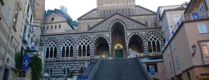Piazza Duomo is one of Lieux qui ont plu à Pablo.